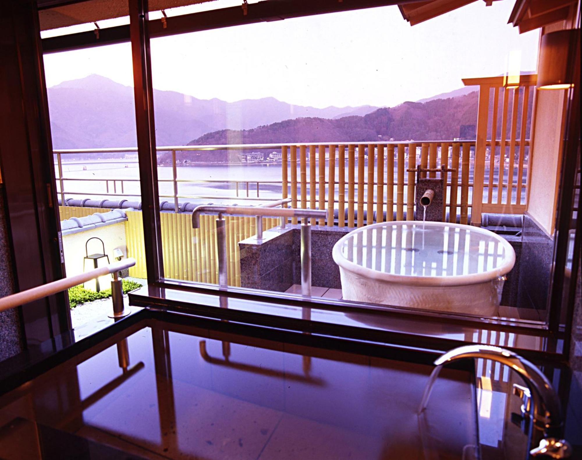 Fujikawaguchiko Onsen Konanso Hotel Cameră foto A modern onsen