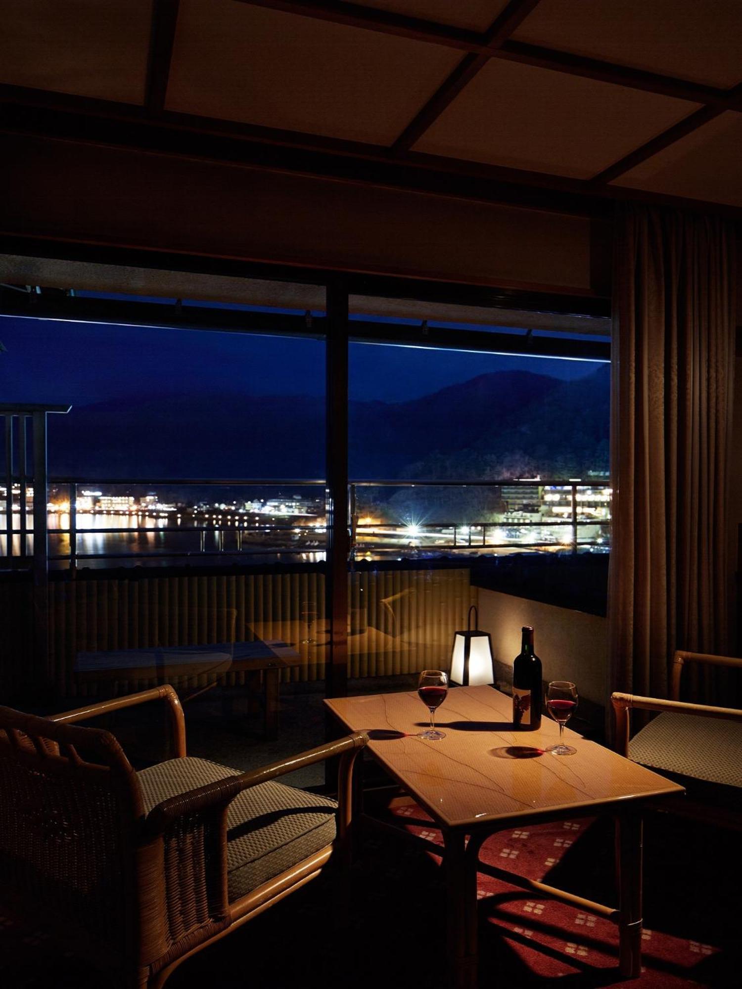 Fujikawaguchiko Onsen Konanso Hotel Cameră foto View of the town from a hotel