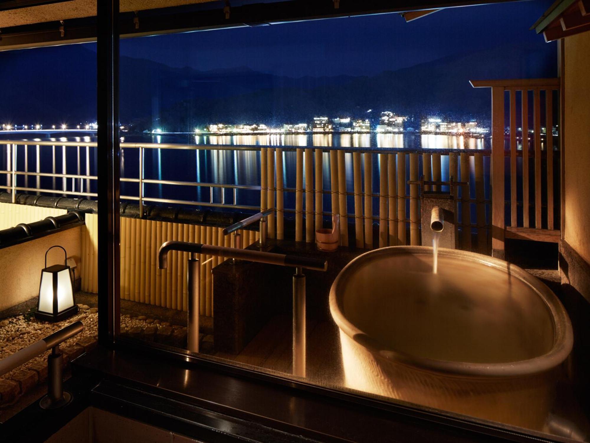 Fujikawaguchiko Onsen Konanso Hotel Cameră foto A traditional Japanese onsen
