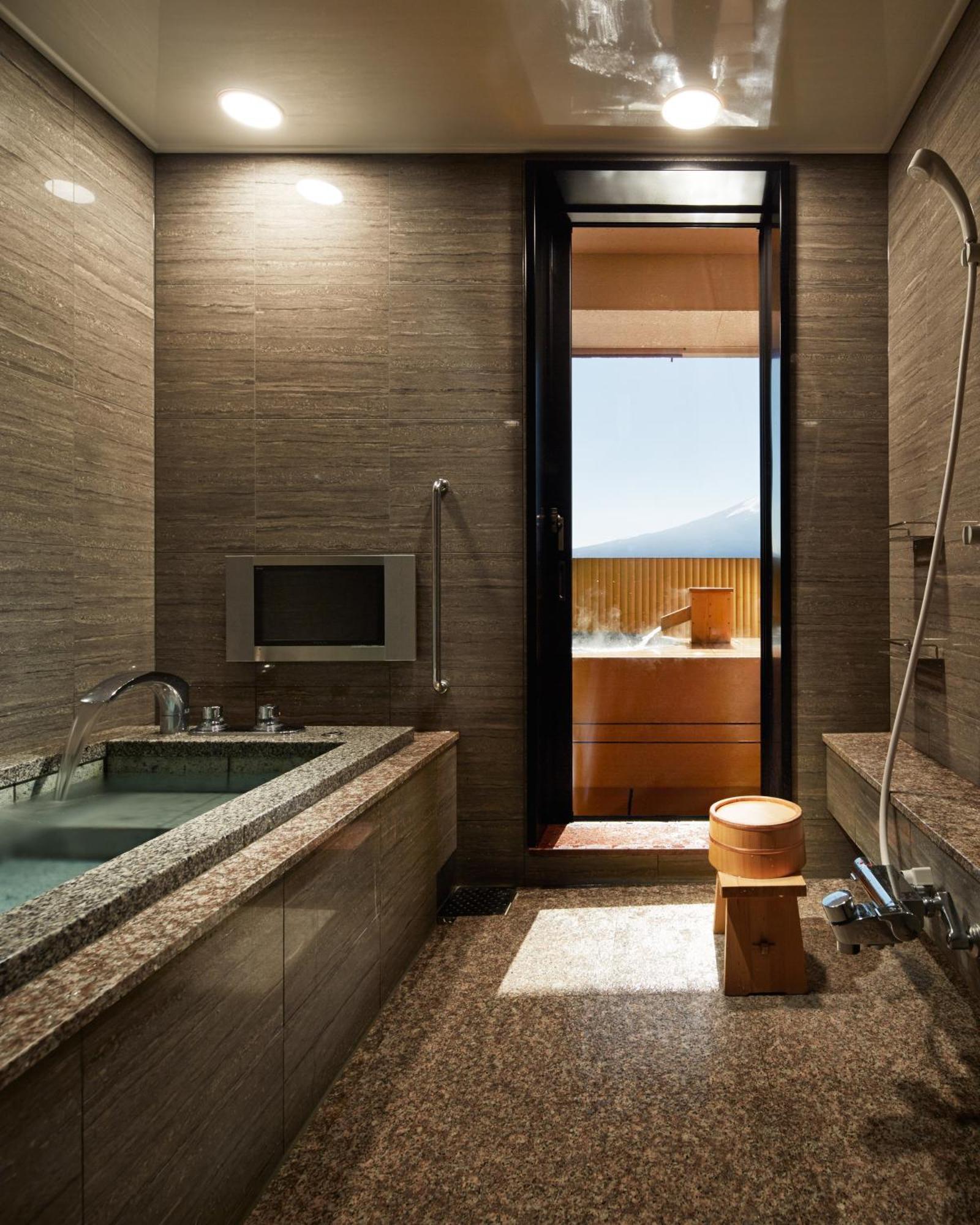 Fujikawaguchiko Onsen Konanso Hotel Cameră foto A modern onsen