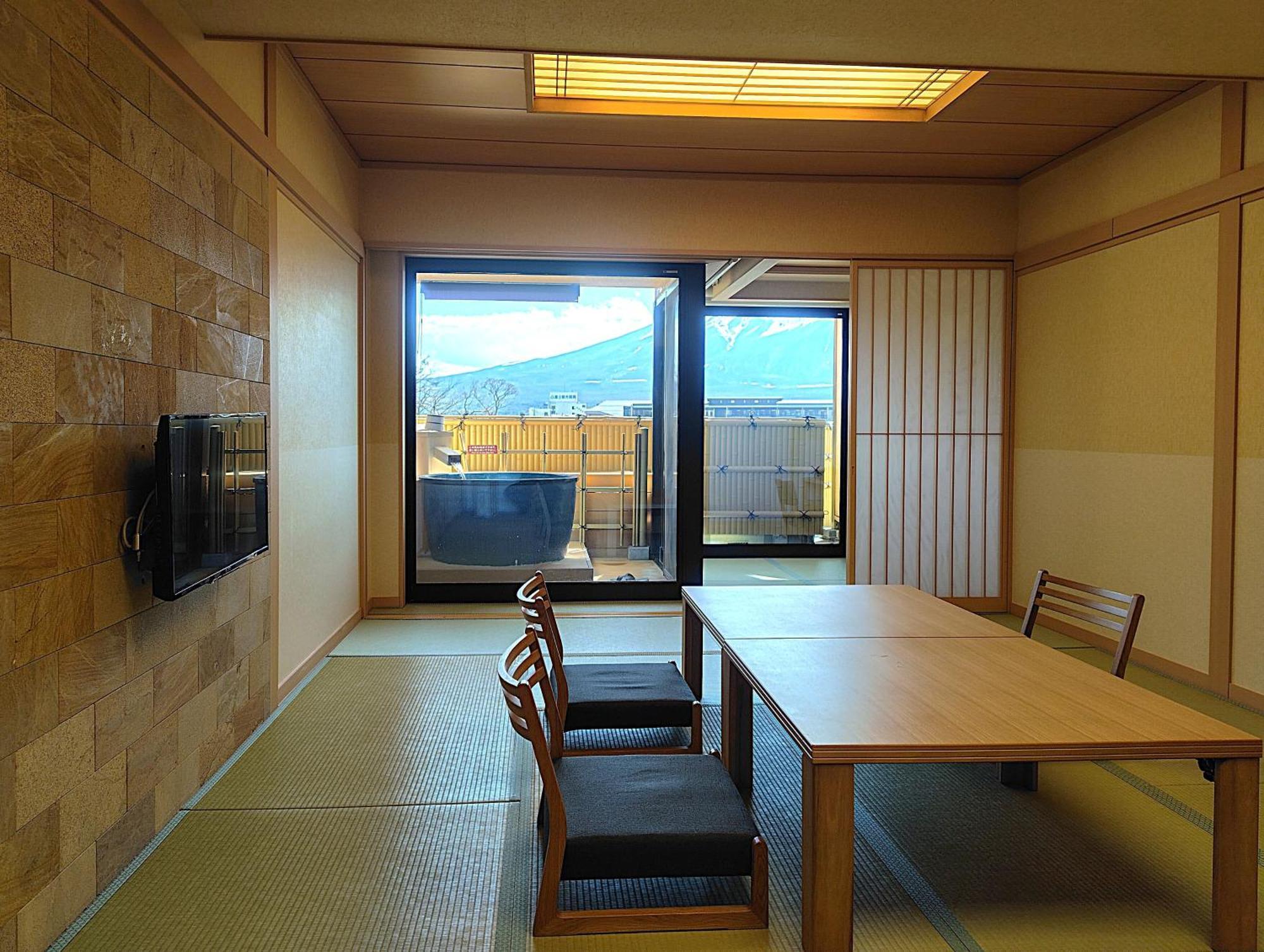 Fujikawaguchiko Onsen Konanso Hotel Exterior foto A room at the Kyoto International Manga Museum