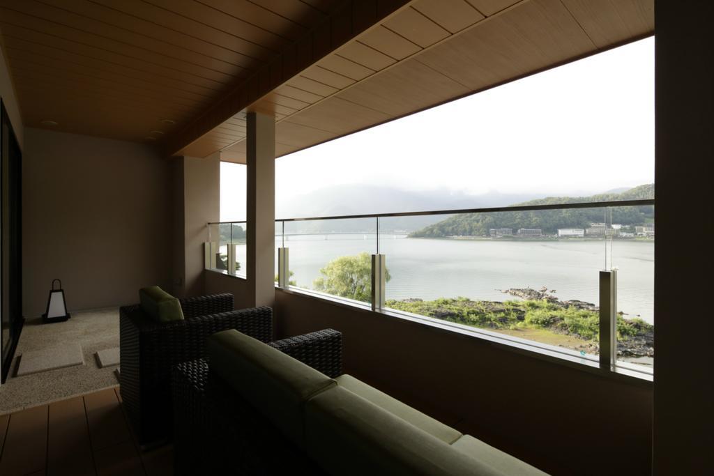 Fujikawaguchiko Onsen Konanso Hotel Exterior foto A view of Lake Biwa from a room at the hotel