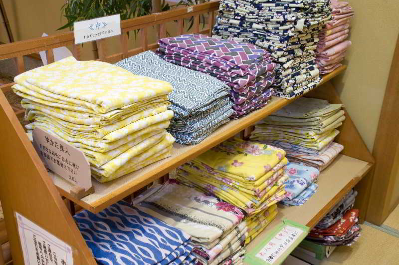 Fujikawaguchiko Onsen Konanso Hotel Exterior foto A display of various types of Furoshiki