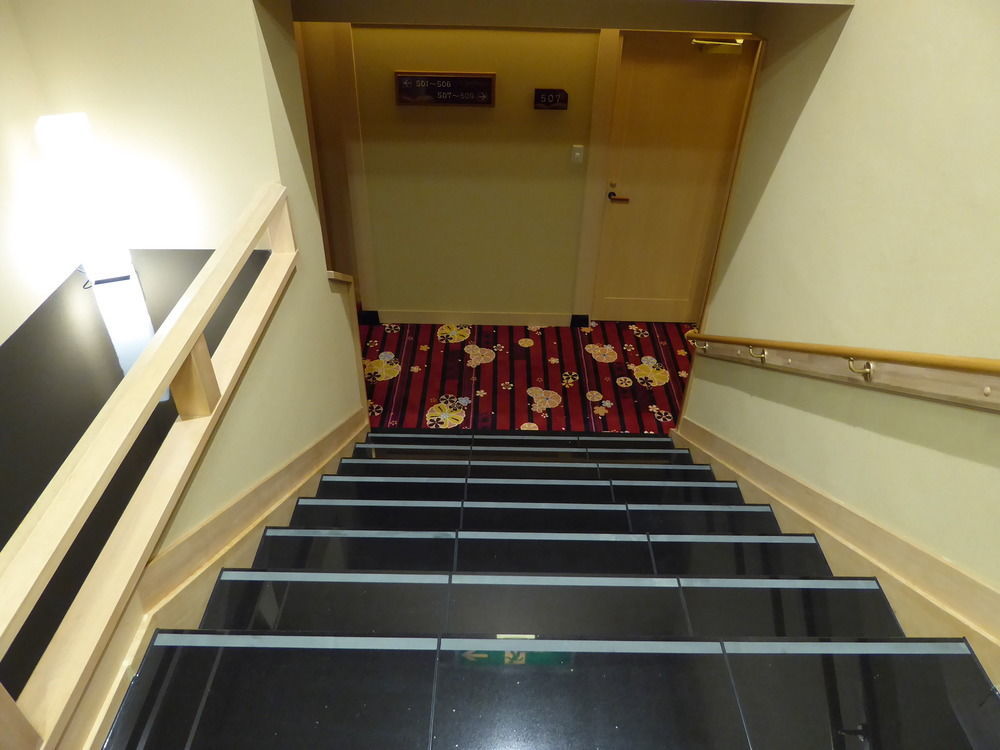 Fujikawaguchiko Onsen Konanso Hotel Exterior foto Stairs in the hotel