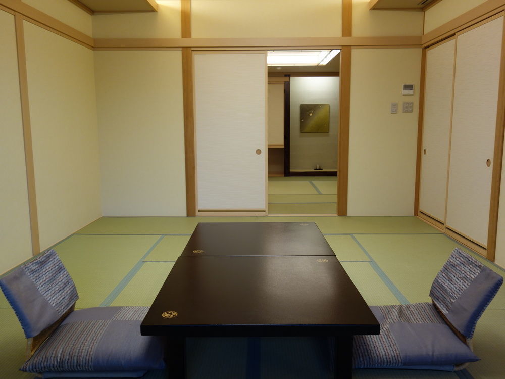 Fujikawaguchiko Onsen Konanso Hotel Exterior foto A traditional Japanese room with tatami flooring